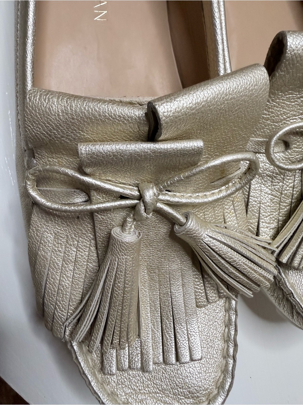 Stuart Weitzman Champagne Gold Metallic Tassel Loafers Moccasins Size 8.5 - Picture 7 of 8